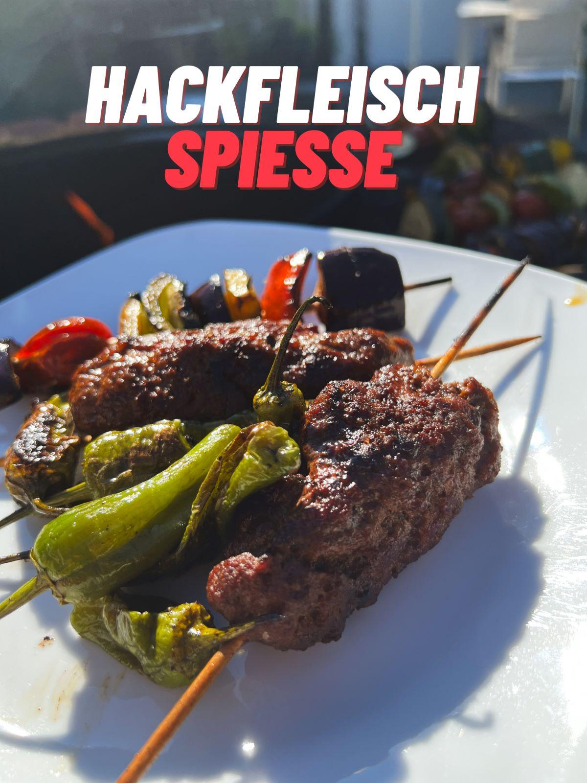 Saftige Hackfleischspieße vom Grill mit einer Magic Zutat